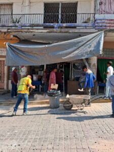 Libera Vía Pública banquetas y accesos del centro de Acapulco
