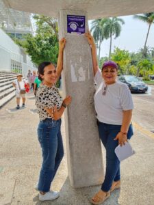Instala Immujer códigos del Botón Morado en paradas de la Costera Miguel Alemán